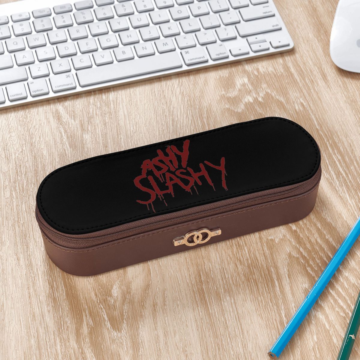 حافظة أقلام جلدية بتصميم Ash V - مراجعة Office Supply Vs Stationery وسعره